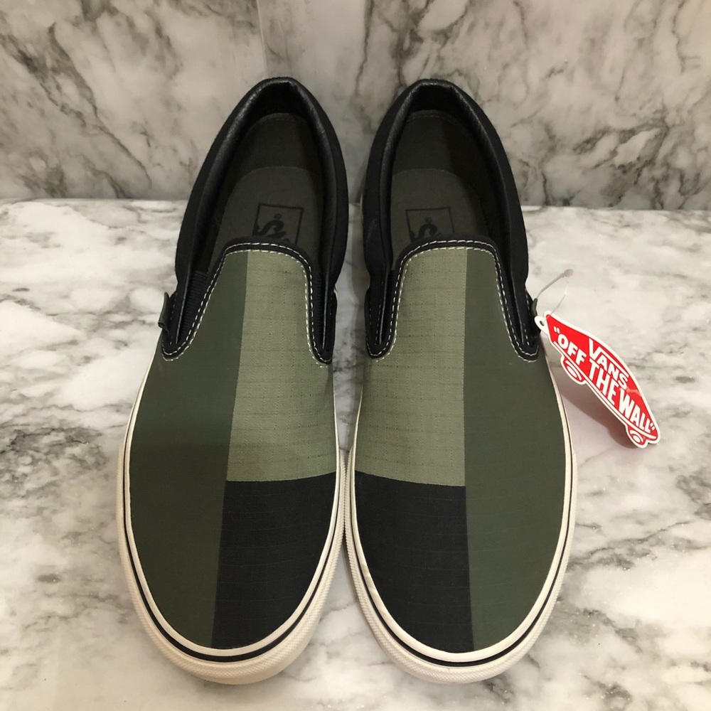 VANS New w/tag Slip On Sneakers - Picture 2 of 8